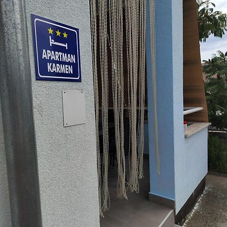 Apartamento Apartman Karmen Srima Exterior foto