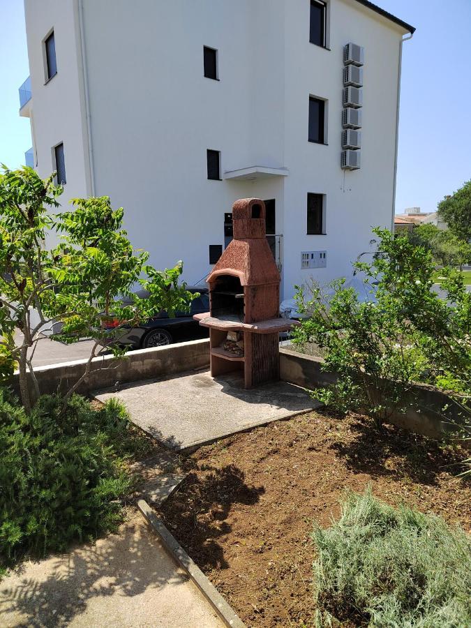 Apartamento Apartman Karmen Srima Exterior foto